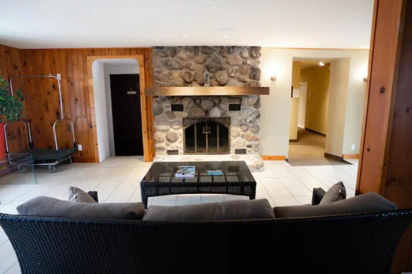 Condo Hotel Au pied du Mont Orford Extérieur photo