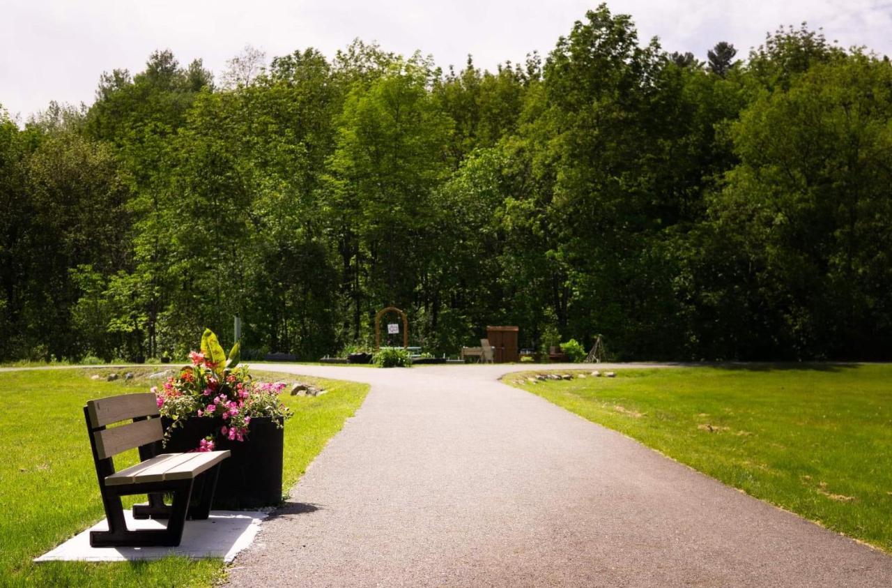 Condo Hotel Au pied du Mont Orford Extérieur photo