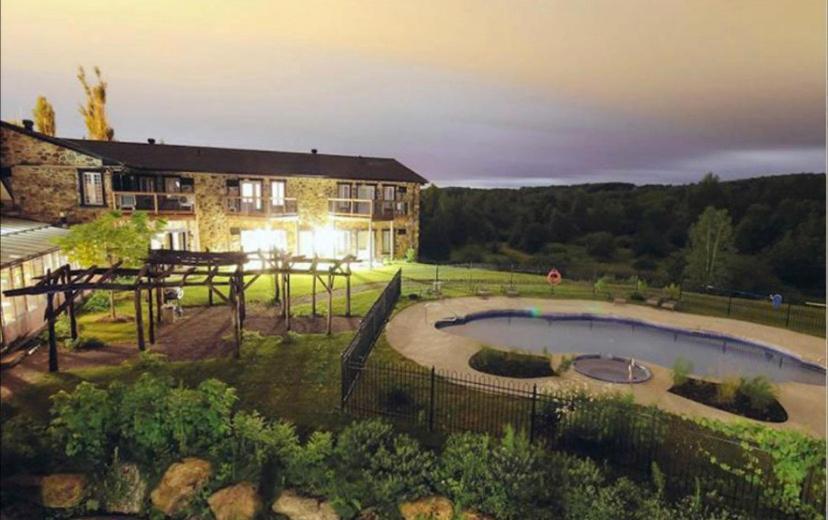 Condo Hotel Au pied du Mont Orford Extérieur photo