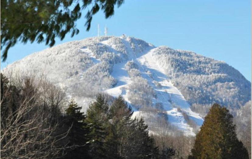 Condo Hotel Au pied du Mont Orford Extérieur photo